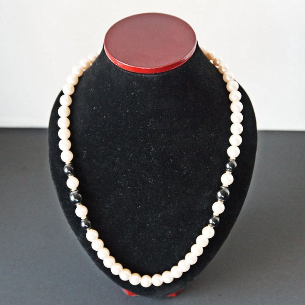 Off white and black necklace